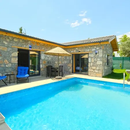 Sera-with Private Pool In Nature Φετιγιέ